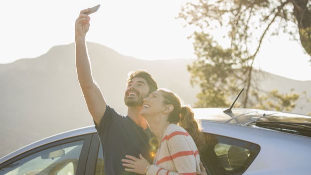 couple taking selfie on roadtrip