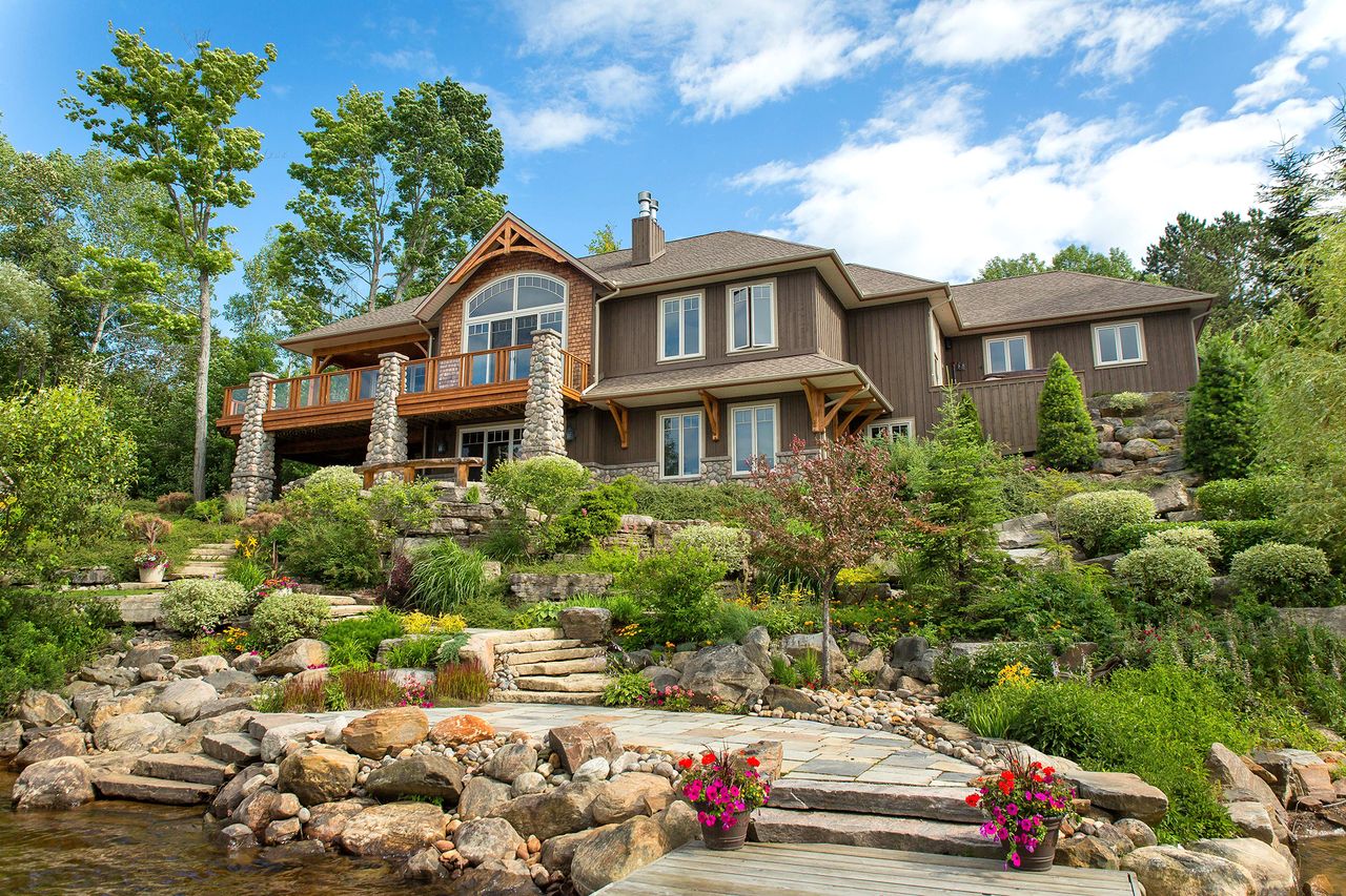 If you&amp;#039;re thinking of moving, check out these beautiful homes in Canada. 