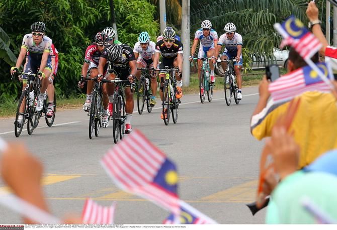 The peloton in cheered on in Langkawi