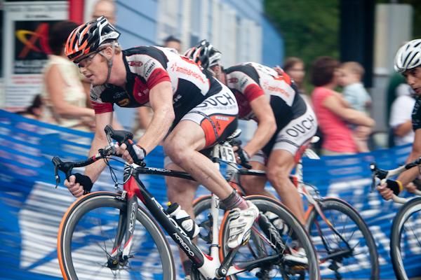 John Murphy (OUCH pb Maxxis) moves into a safe position.
