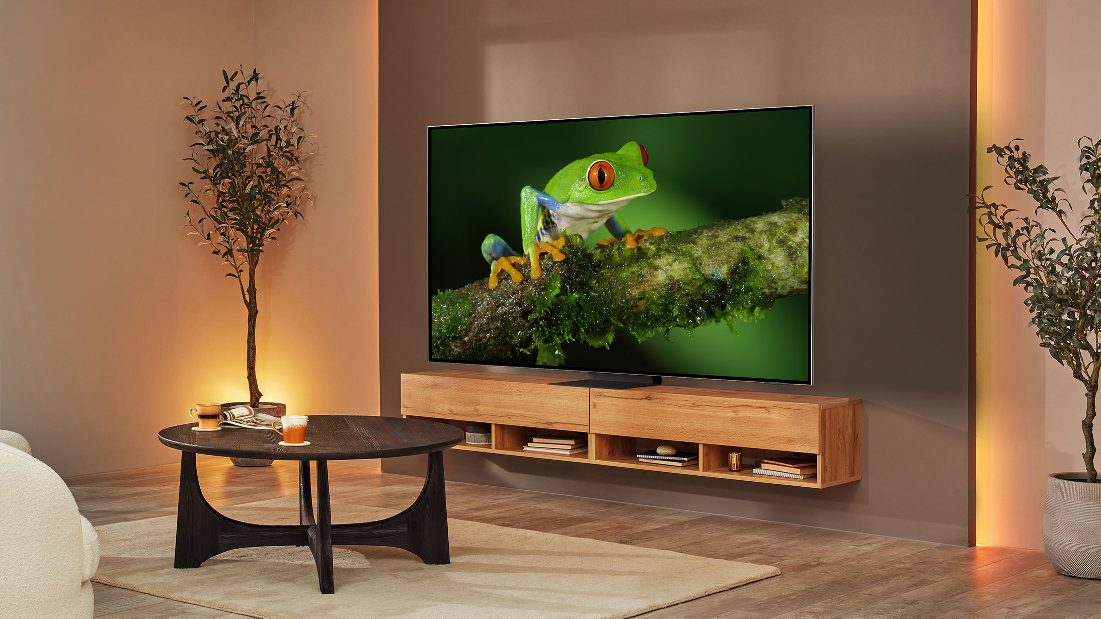 Haier телевизор 65 qled. Neo QLED 8k. 65'' Neo QLED 8k qn800b. QLED 8 K телевизор Китай. QLED 2018 Samsung.
