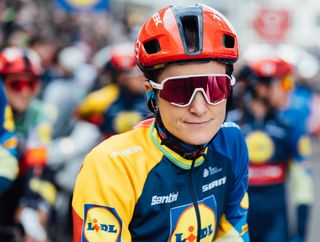 Lizzie Deignan 'unlikely' to start Vuelta a Femenina as she recovers from broken arm