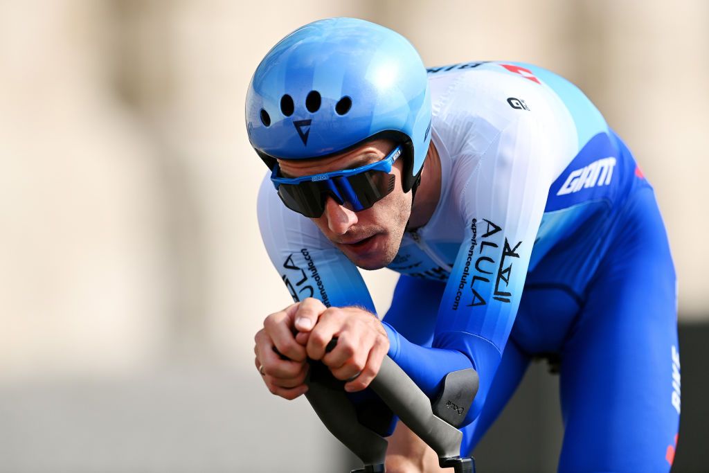 BUDAPEST HUNGARY MAY 07 Simon Yates of United Kingdom and Team BikeExchange Jayco sprints during the 105th Giro dItalia 2022 Stage 2 a 92km individual time trial stage from Budapest to Budapest ITT Giro WorldTour on May 07 2022 in Budapest Hungary Photo by Stuart FranklinGetty Images