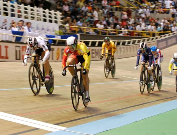 Simona Krupekaite wins the women's keirin