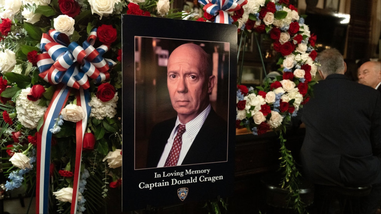 Memorial for Captain Donald Cragen in Law &amp;amp; Order: SVU Season 27x01