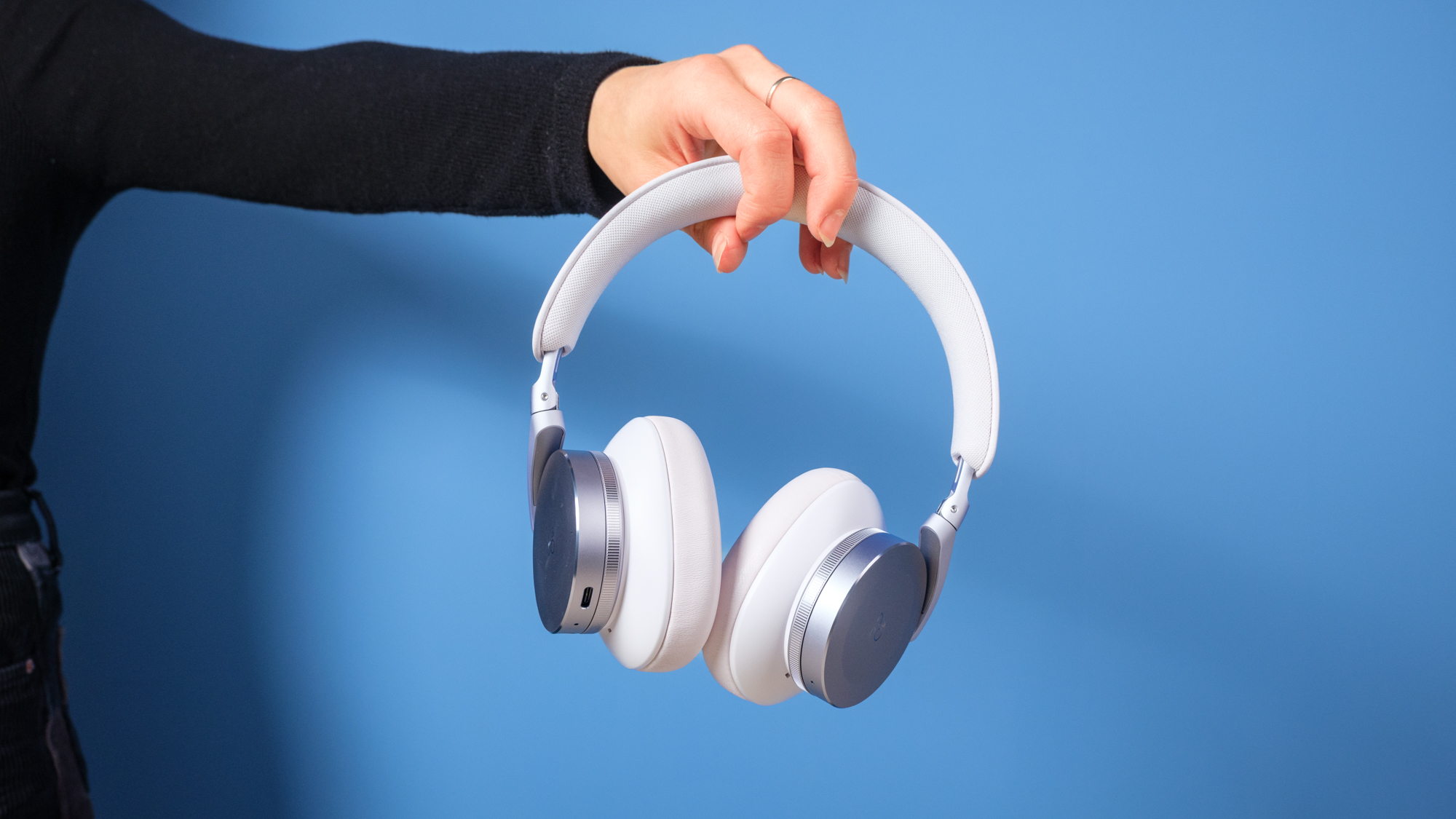 Bang &amp; Olufsen H95 in silver and white