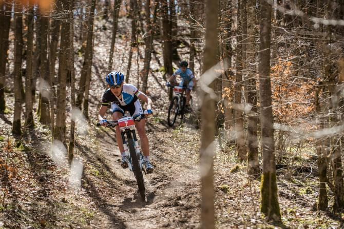Maja Wloszczowska leads