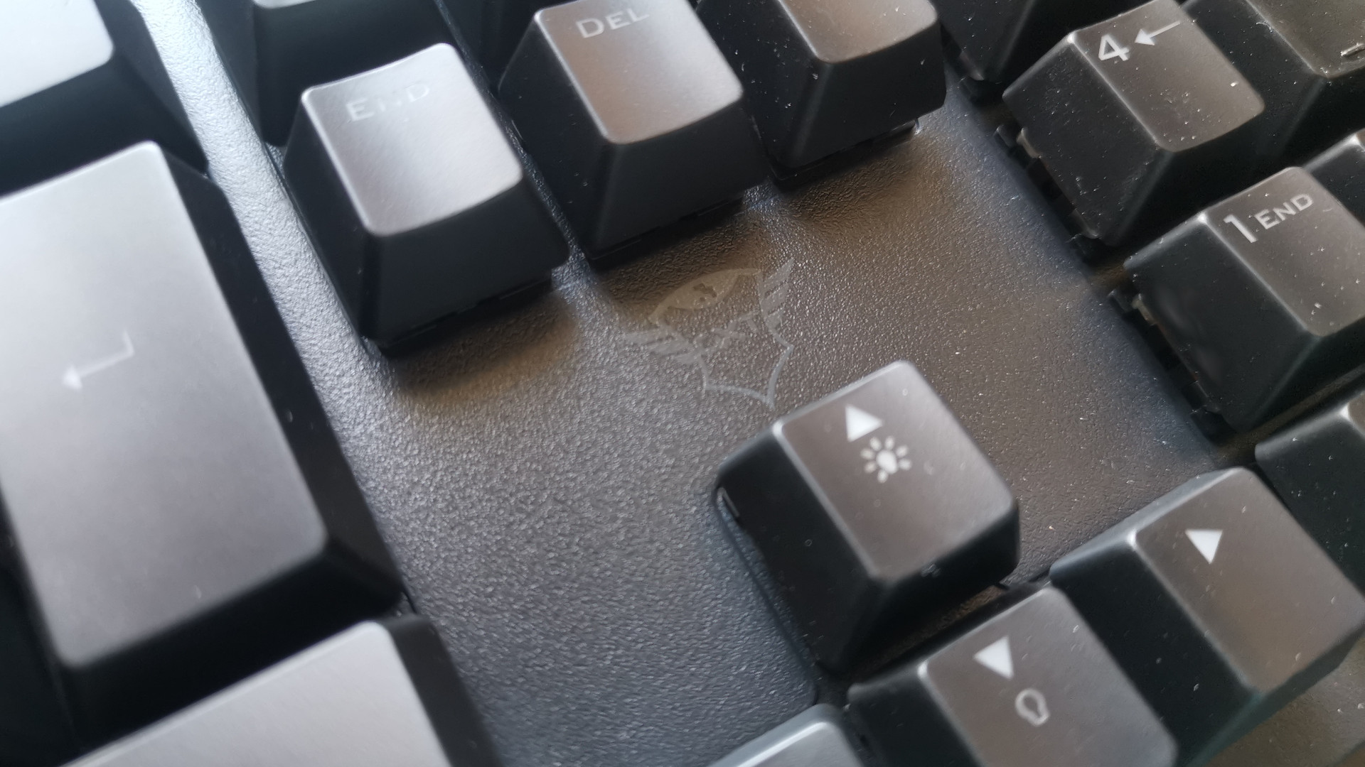 A close-up of the Trust GXT 863 Mazz gaming keyboard