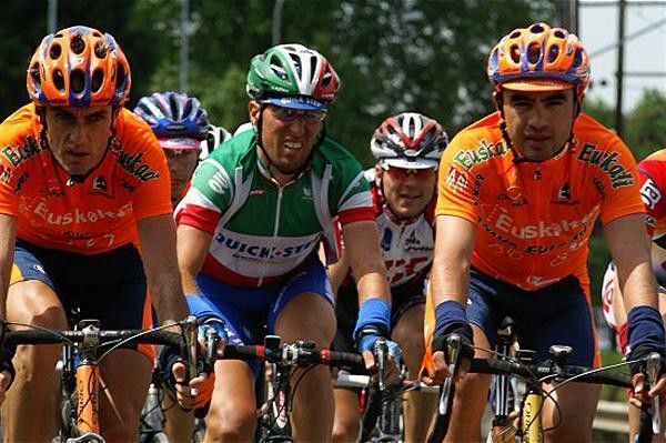 Christian Moreni (Quickstep) is flanked by Euskatel riders during the third stage