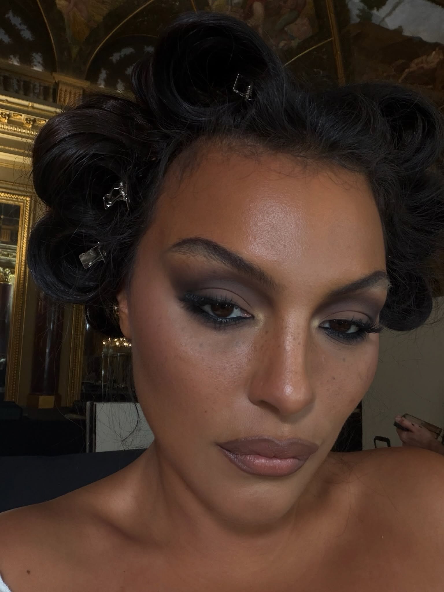 Paloma Elsesser with cool-toned, sculpted eyes.