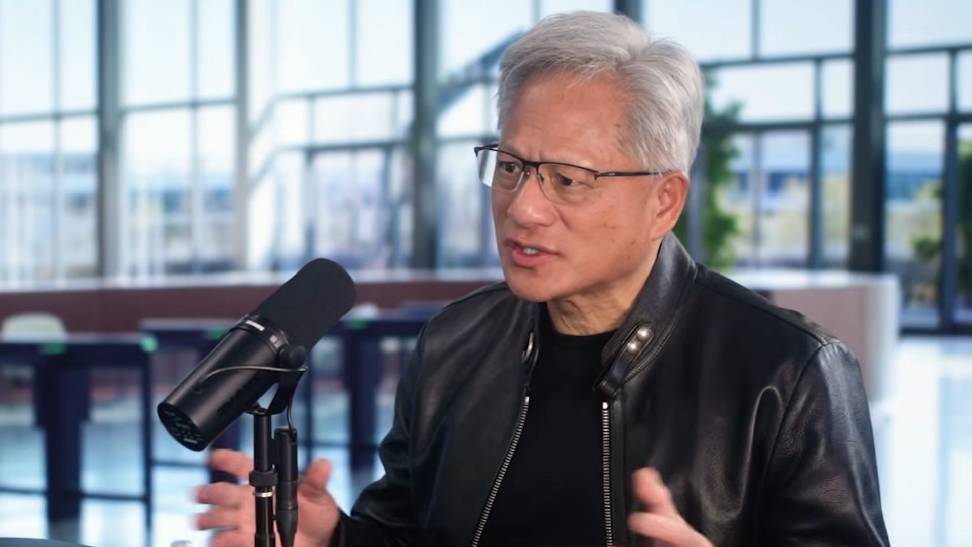 'Segalanya sulit. Tapi ternyata itu bukan masalah masyarakat, itu masalah saya,' kata Jensen Huang tentang pengembangan AI