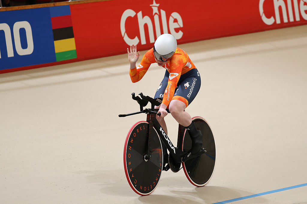 SANTIAGO, CHILE - OCTOBER 25: Hetty Van de Wouw of Netherlands competes in Women's 1KM time trial 2025 UCI Track World Championships at Velodromo de PeÒalolen on October 25, 2025 in Santiago, Chile. (Photo by Marcelo Hernandez/Getty Images)