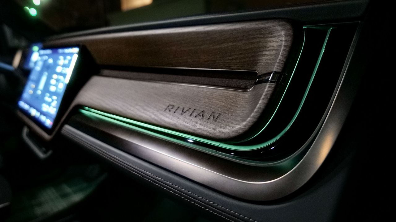 2025 Rivian R1S Tri-Motor test drive review.