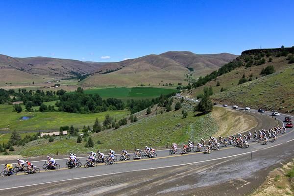 The stage goes from an alpine setting to an arid valley and back.