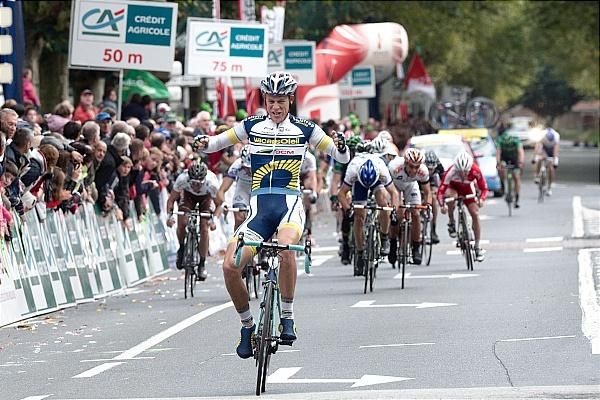 Wesley Kreder (Vacansoleil-Dcm Pro Cycling Team) will race for the same team in 2012. He was offered a full time contract after the win