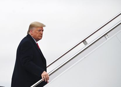 Trump boards Air Force One