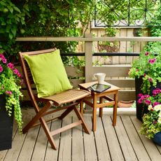 backyard patio with chair, plants and ornaments