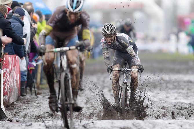 Jan Denuwelaere leads the chasers