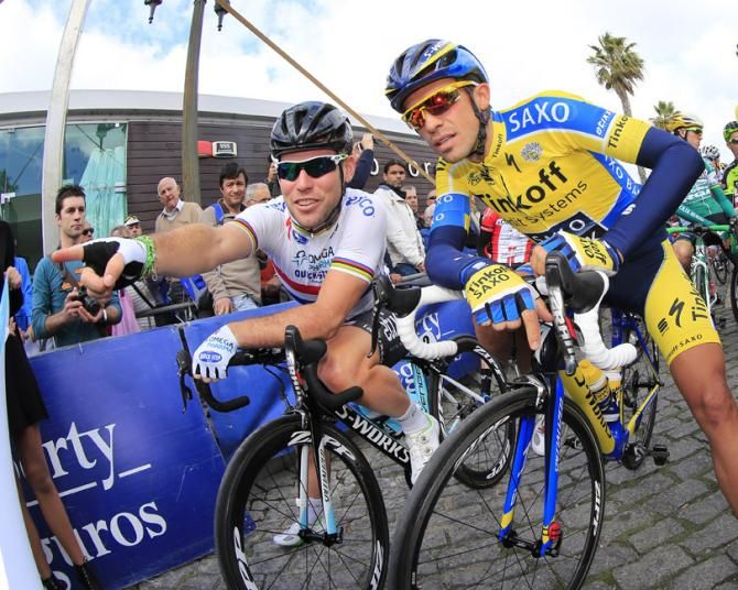 Mark Cavendish and Alberto Contador talk ahead of the start
