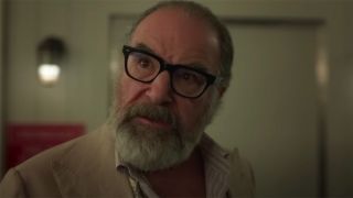 Mandy Patinkin as Rufus Cotesworth "World's Greatest Detective" In Hulu's great new series Death and other Details.