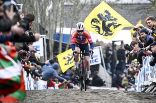 Solo on the Oude Kwaremont, Lotte Kopecky (SD Worx) is on her way to victory in 2023 Tour of Flanders Women