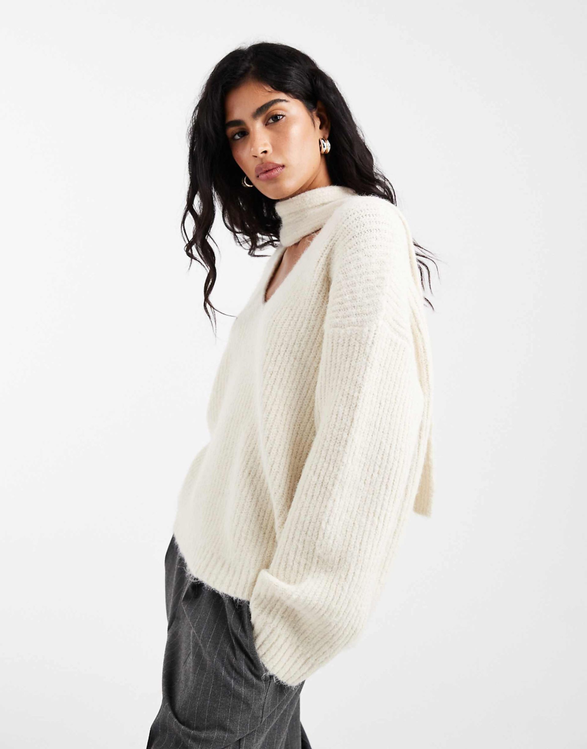 4th & Reckless Wool Feel Scarf Detail V Neck Sweater in Cream