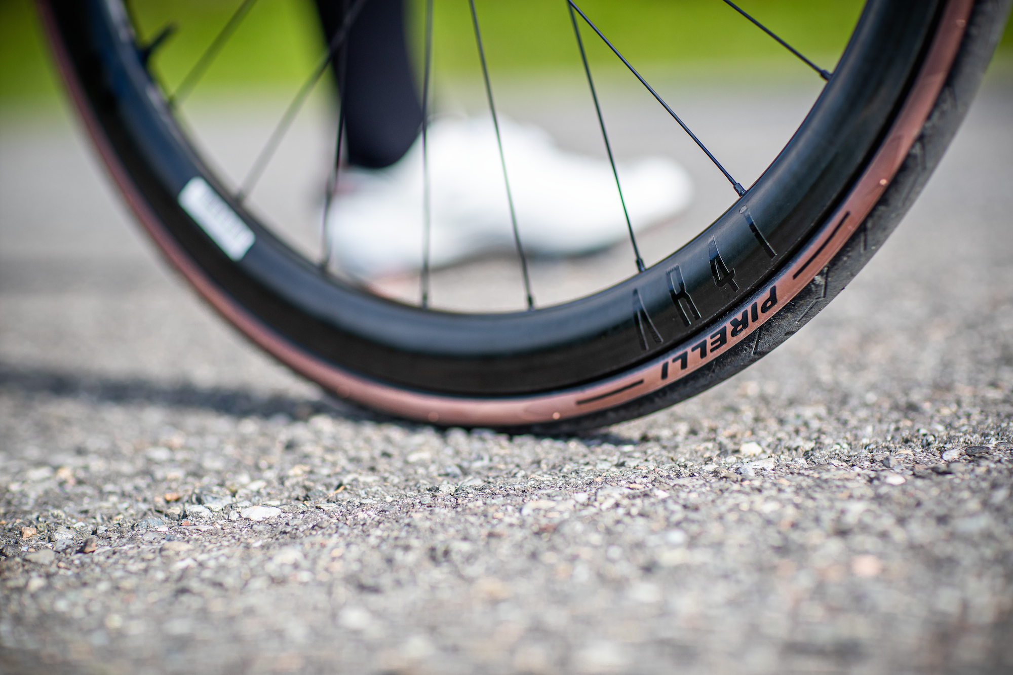 Details about   Pirelli P ZERO VELO Folding Clincher Road Bike Tire 700x25 mm WHITE EDITION 