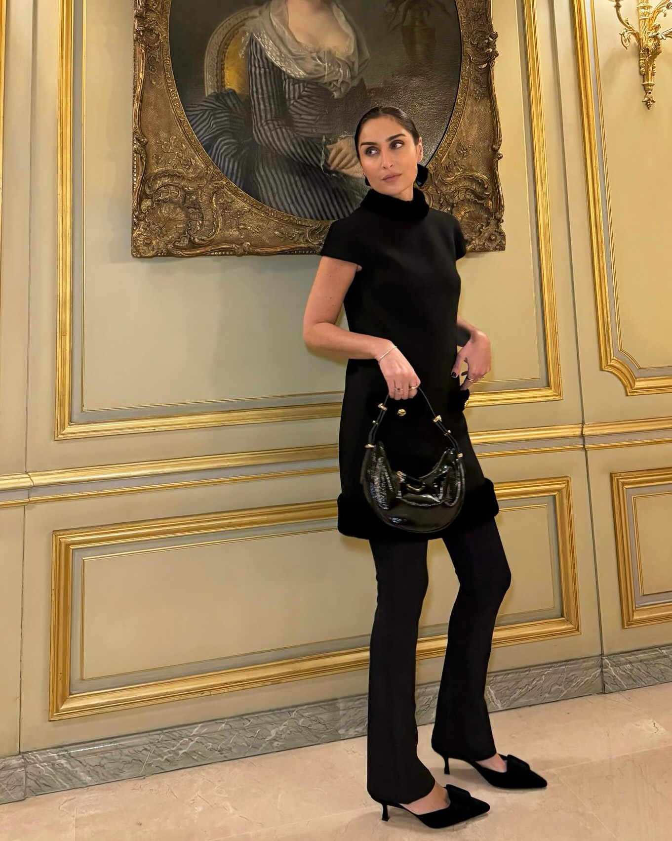 Influencer wearing skinny flare pants