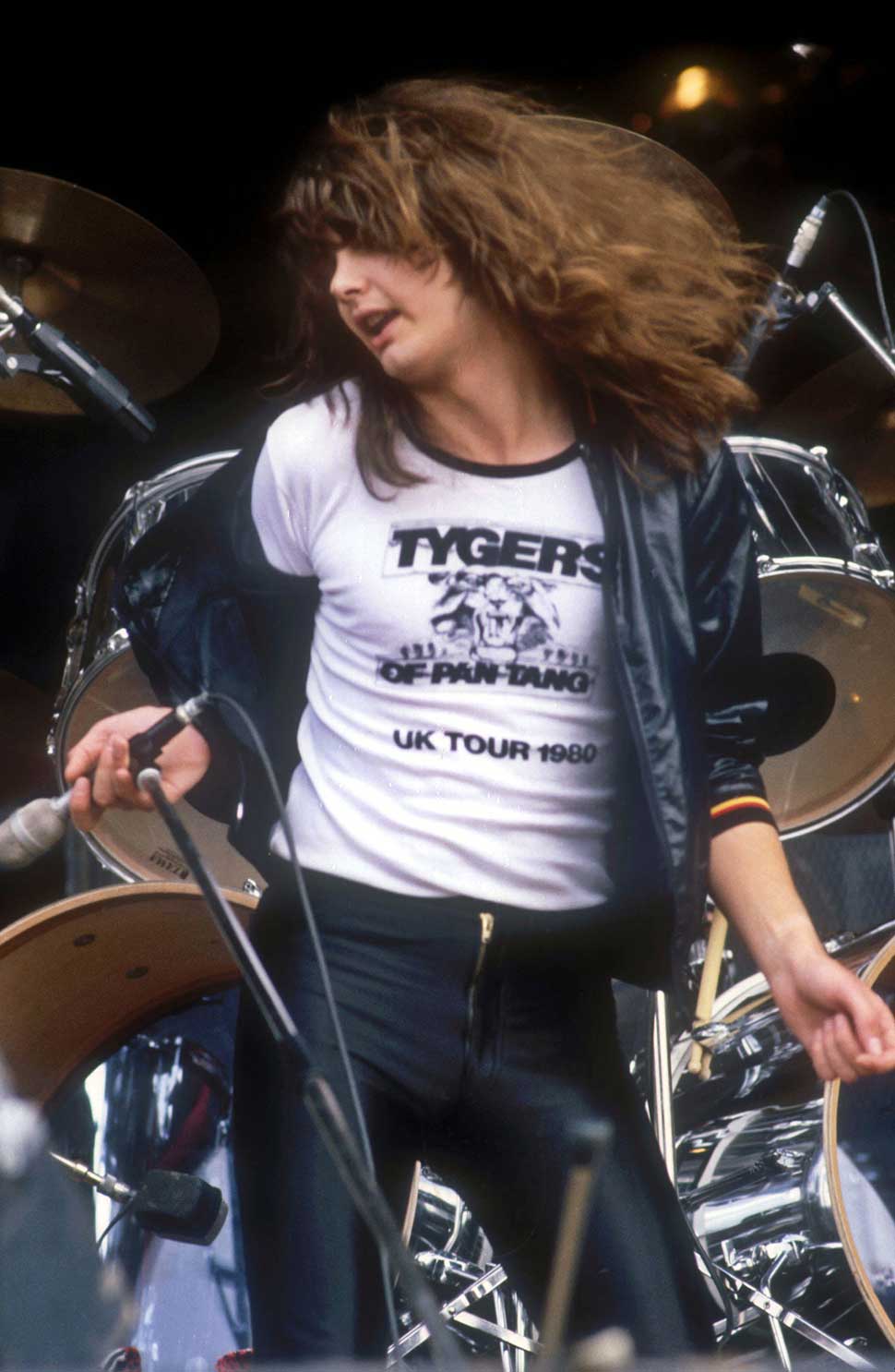 Jess Cox from Tygers Of Pan Tang onstage