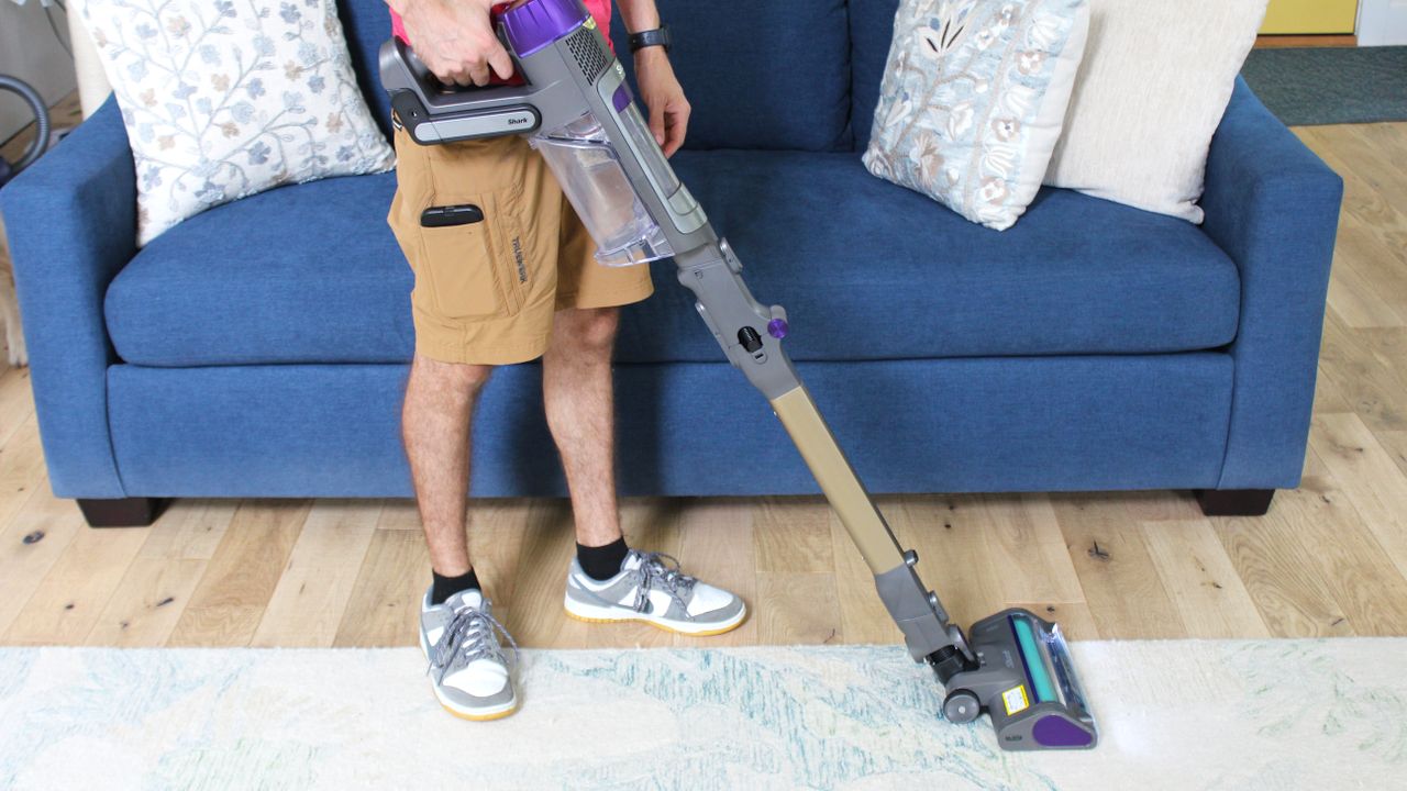 Shark Cordless PowerDetect Clean &amp; Empty