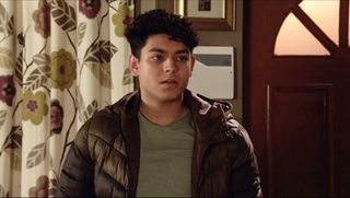 Aadi can't convince Kelly to talk to Abi.