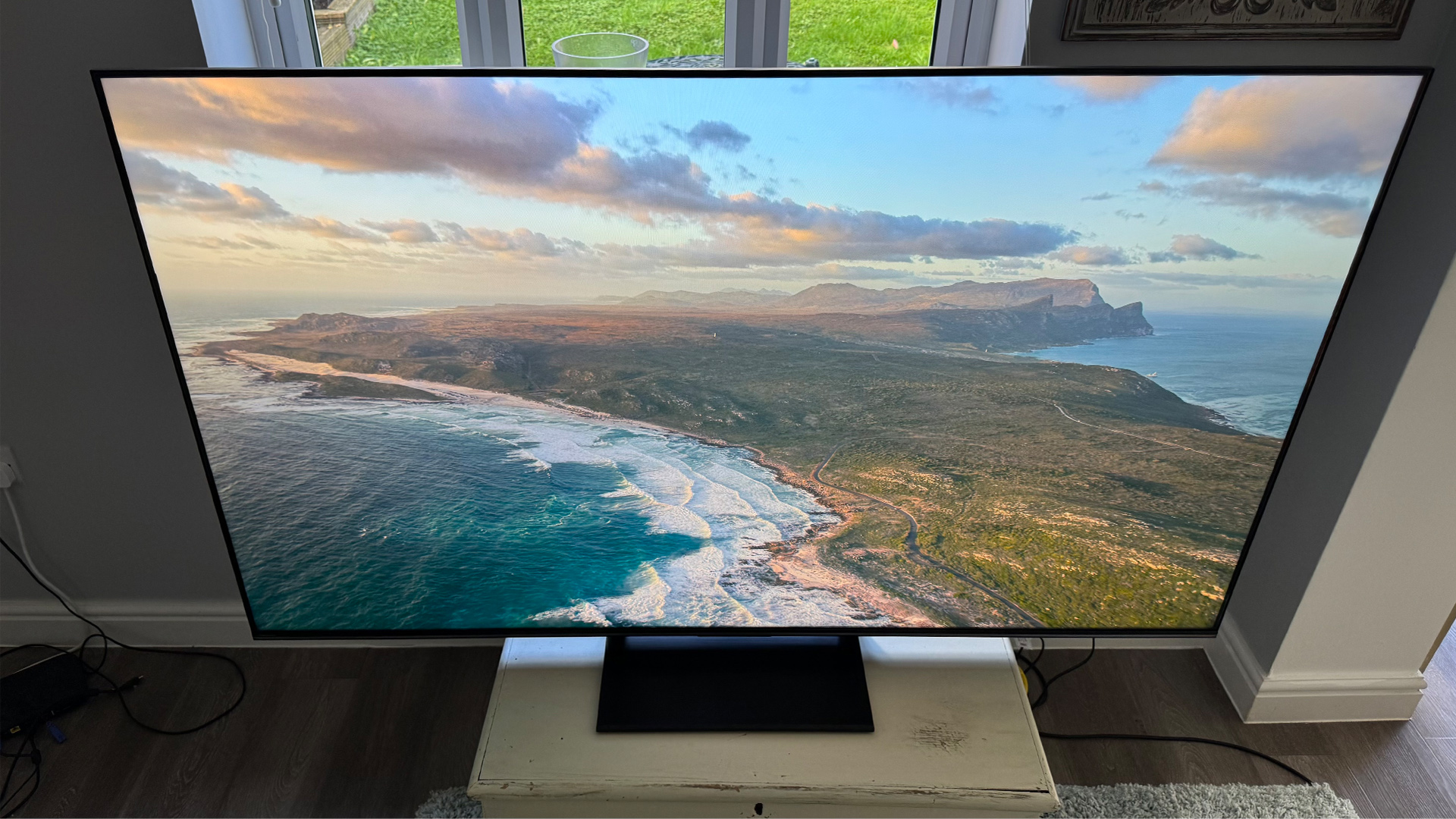 Hisense U7Q Pro Mini LED TV, slight top-down view showing island coasts