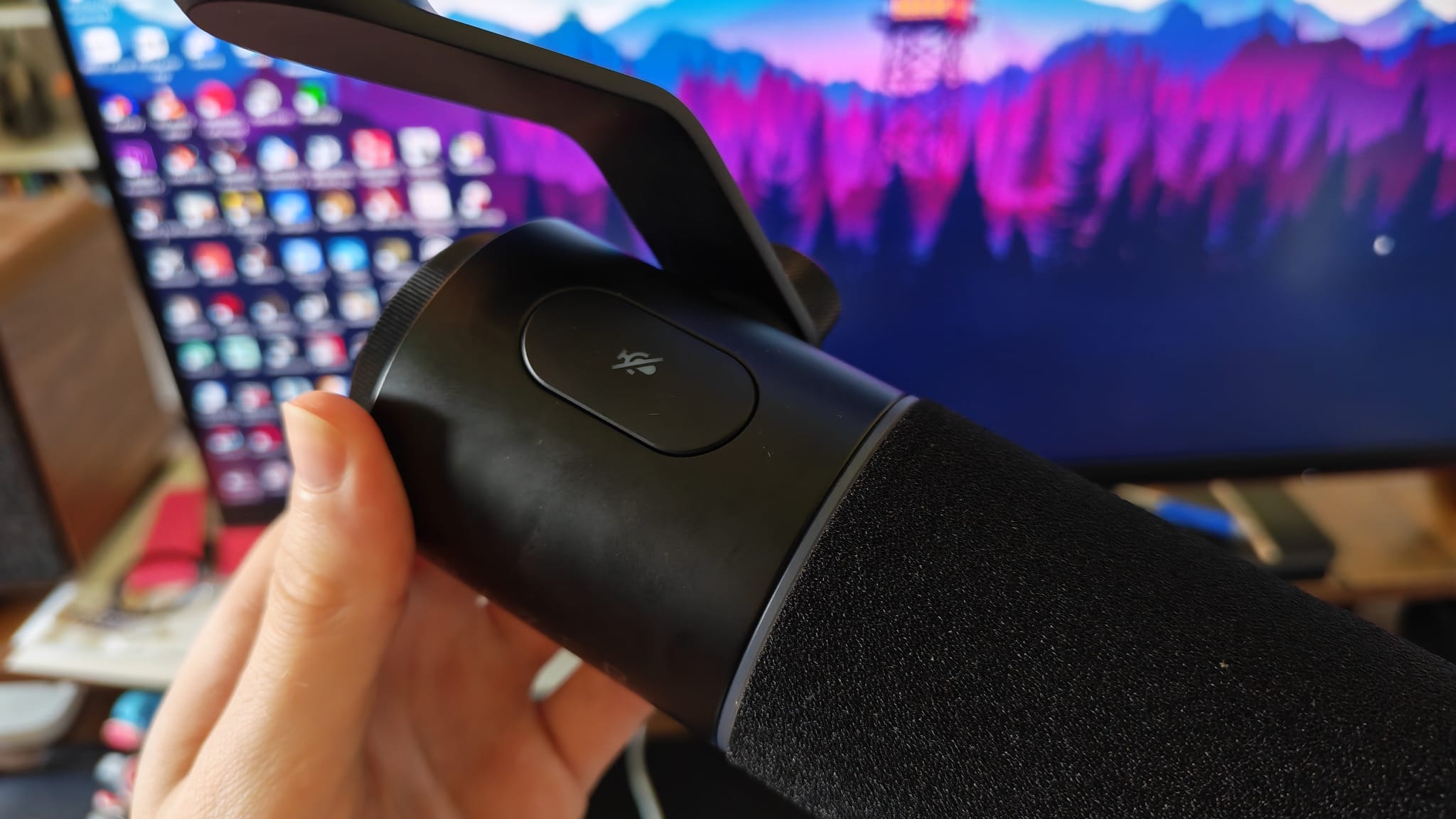 The capacitive mute button on the Razer Seiren V3 Pro