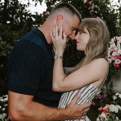 Travis Kelce and Taylor Swift engagement photo