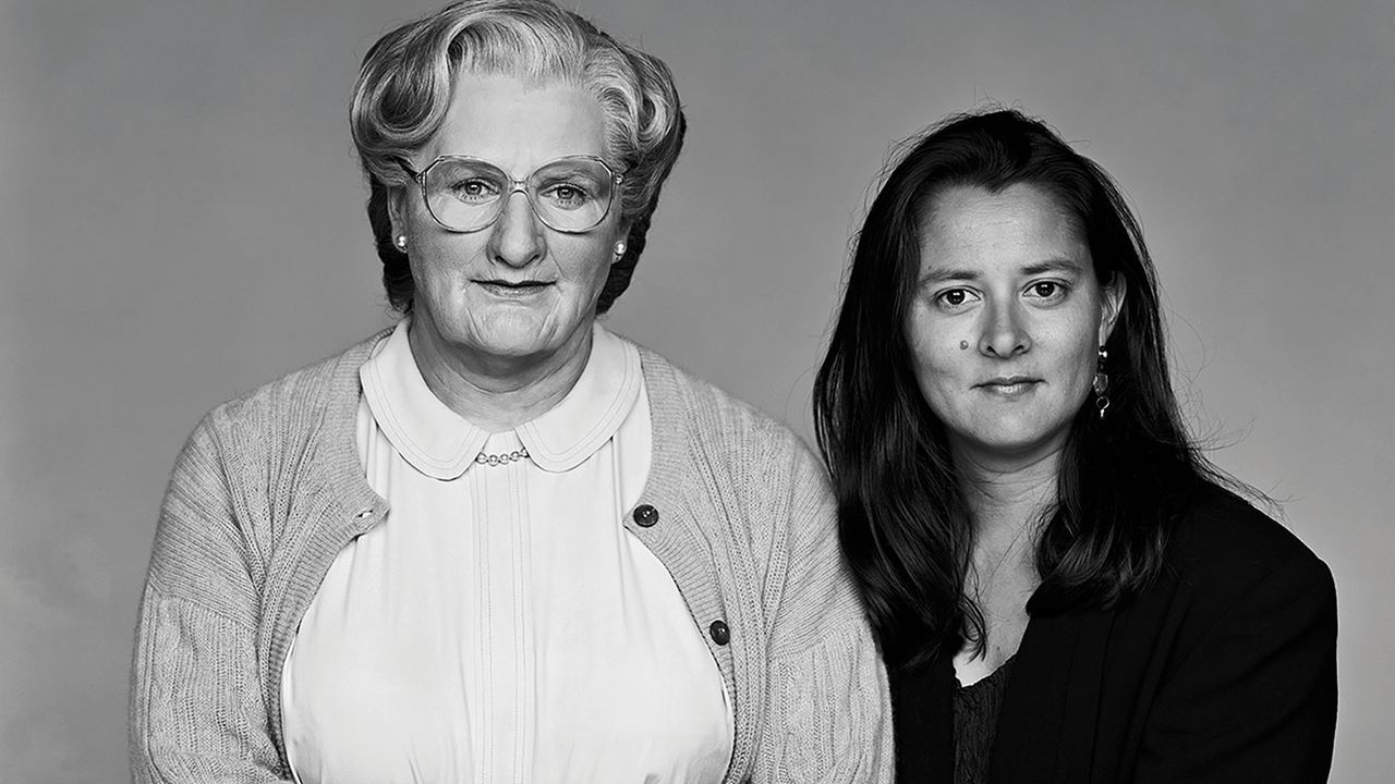 Robin Williams as Mrs Doubtfire, with Marsha Garces