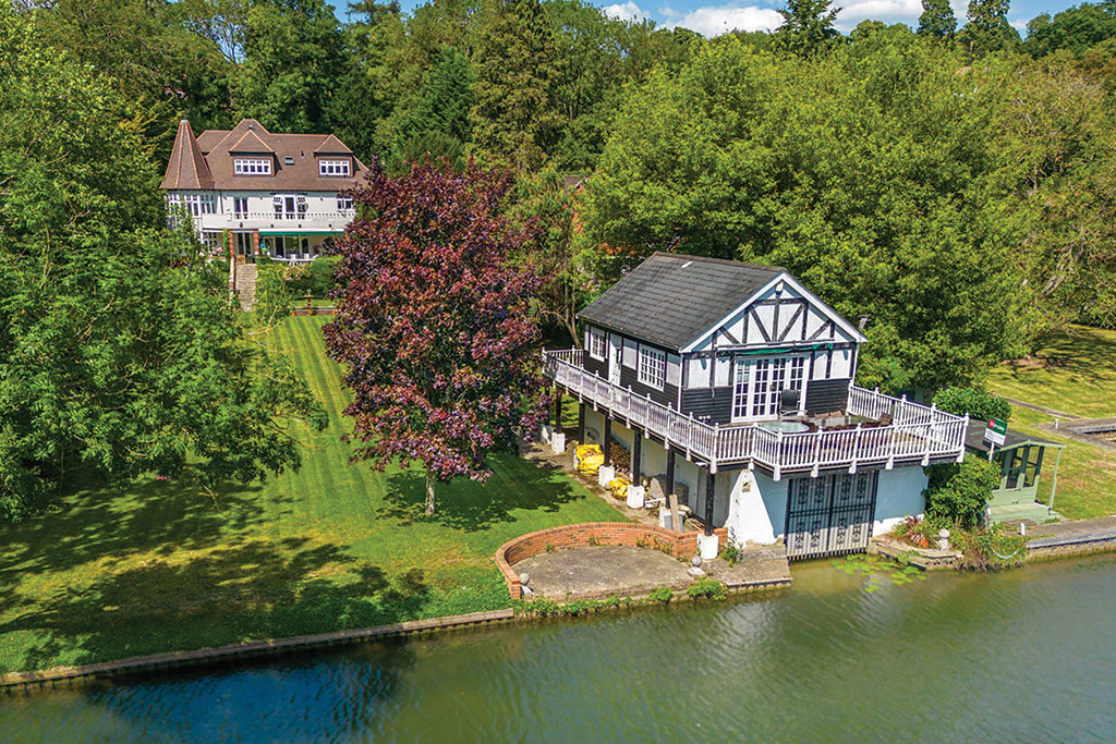 Riverside property for sale: Caversham Grange, The Warren, Caversham, Reading.