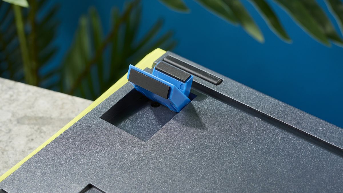 Decksaver Couverture Pour La Série De Corsair K95 (RGB) Platinum - Housse De Protection Fumée/Claire, Fabriquée Au Royaume-Uni