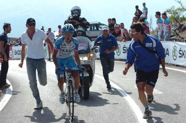 Domenico Pozzovivo (Colnago-CSF Inox) jumps clear.