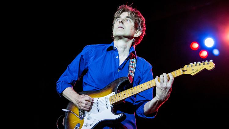 Eric Johnson is offering rare online guitar lessons – watch two of them ...