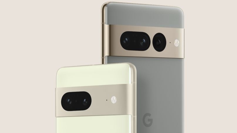 A Pixel 7 and Pixel 7 Pro