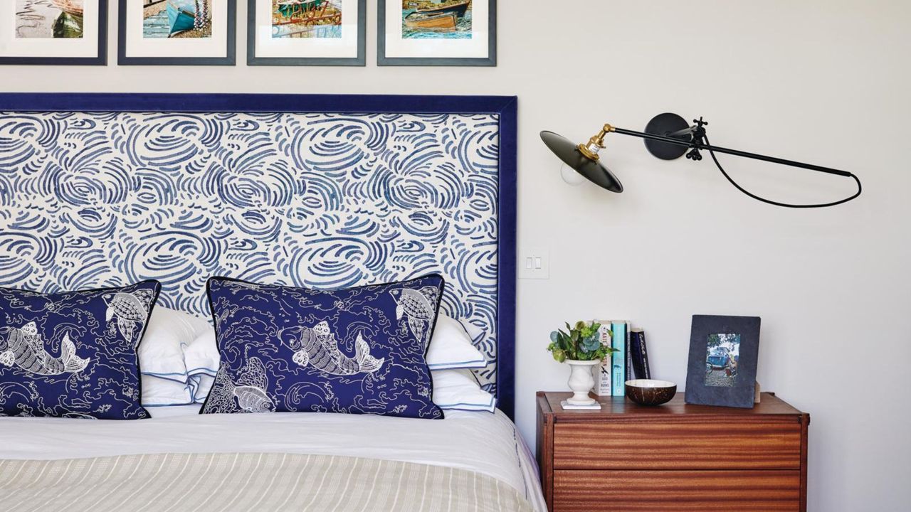 Coastal bedding blue and white scheme bedroom 