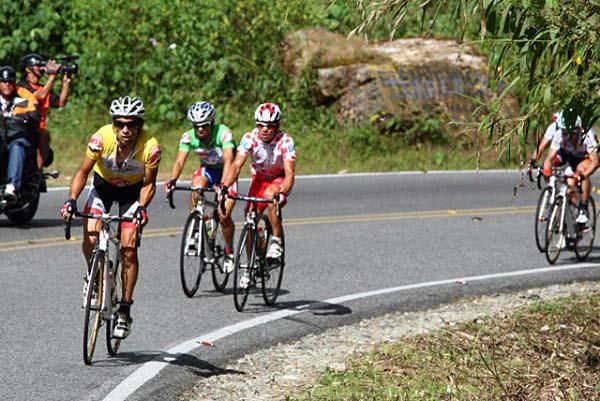 Three jersey wearers battle on the final stage.