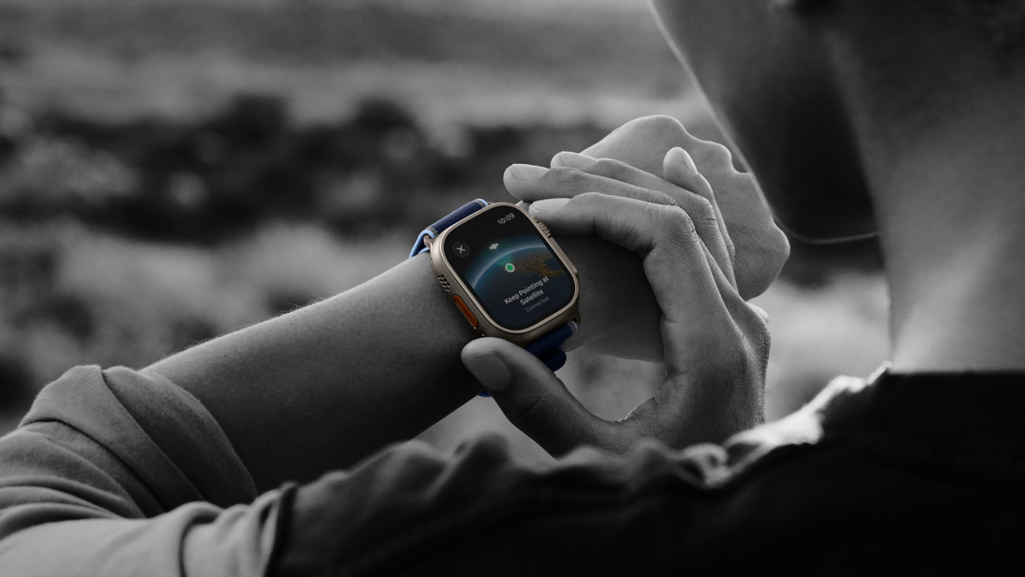 Lifestyle image showcasing Satellite Connectivity on the Apple Watch Ultra 3