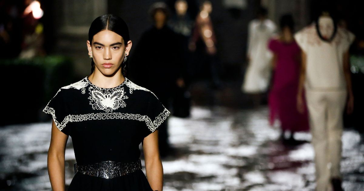 I just spoke to a world-renowned make-up artist and they told me that *this* trend will be everywhere this summer I just spoke to a world-renowned make-up artist and they told me that *this* trend will be everywhere this summer