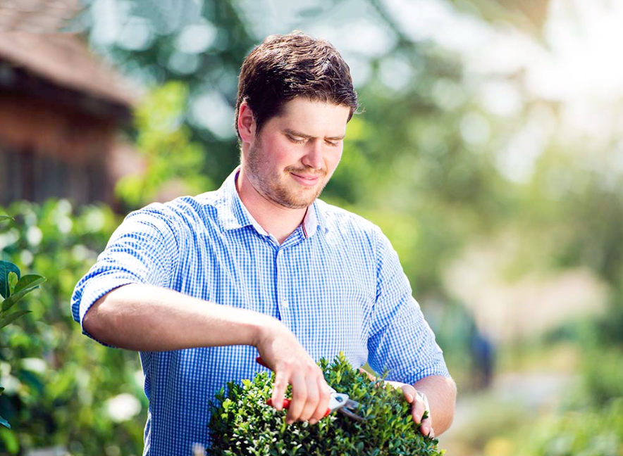 Image of gardening expert Oliver Hill