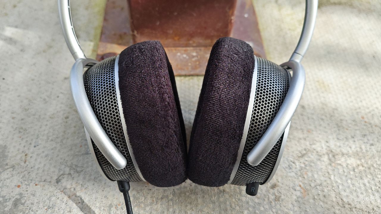 Grell OAE2 headphones.