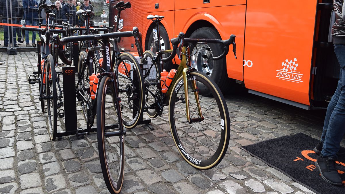 Greg Van Avermaet's gold Giant TCR stands out amongst the matt carbon bikes of his teammates