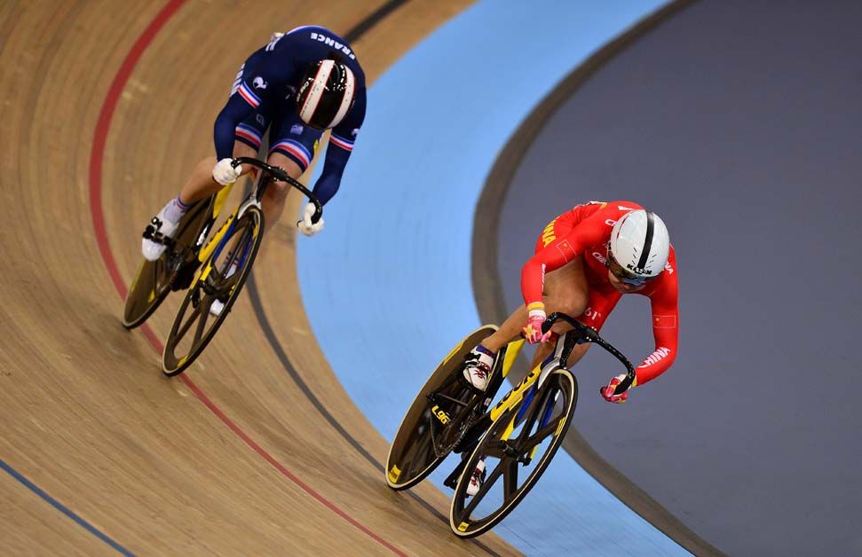 Tianshi Zhong outsprints Verginie Cueff
