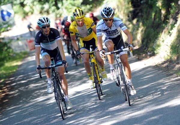 The GC men tested each other on the climb of the Pramartino