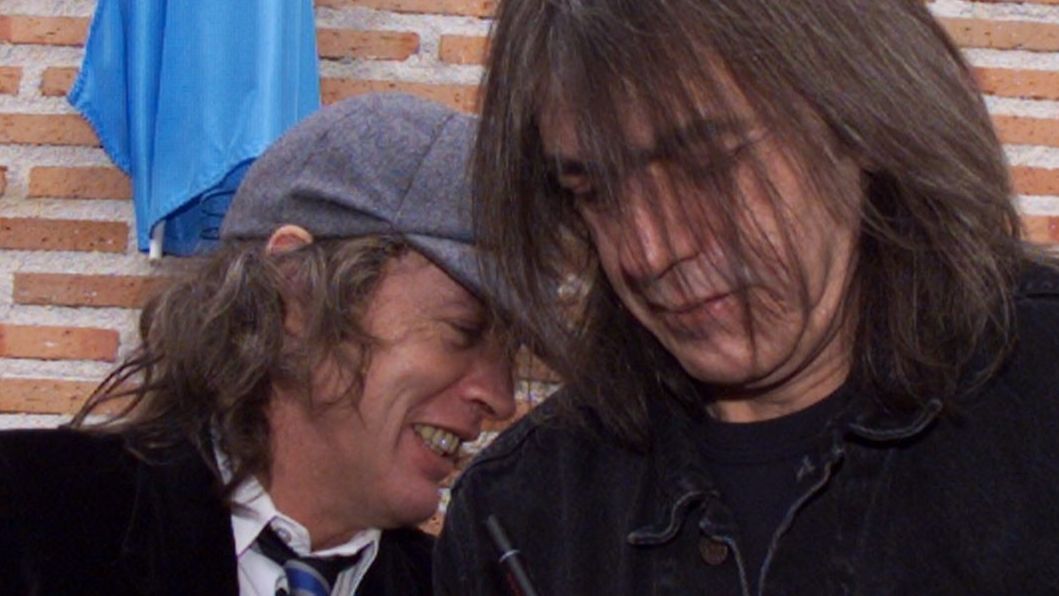 Australian guitarists and brothers Angus (L) and Malcolm Young of the hard rock group ACDC inaugurate 22 March 2000 the first street in the world bearing their group&#039;s name in Leganes, 29 kms from Madrid. 